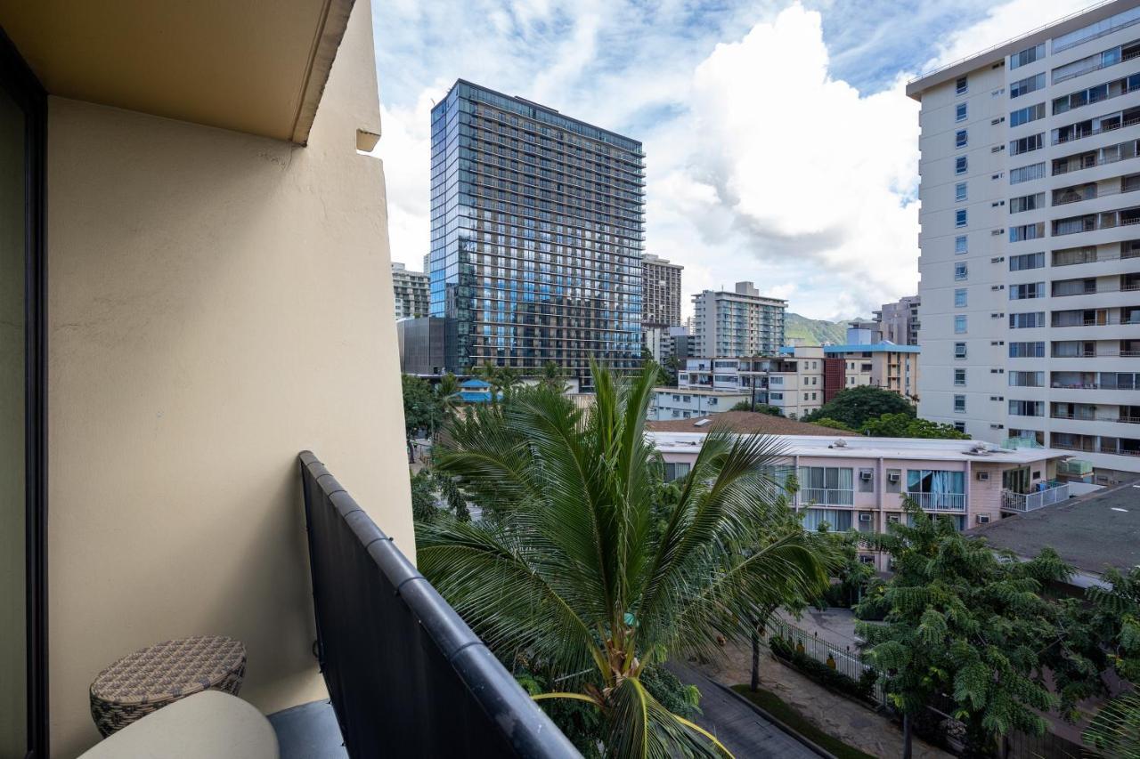 Gorgeous One Bedroom Bamboo Blocks From The Beach Honolulu Ngoại thất bức ảnh