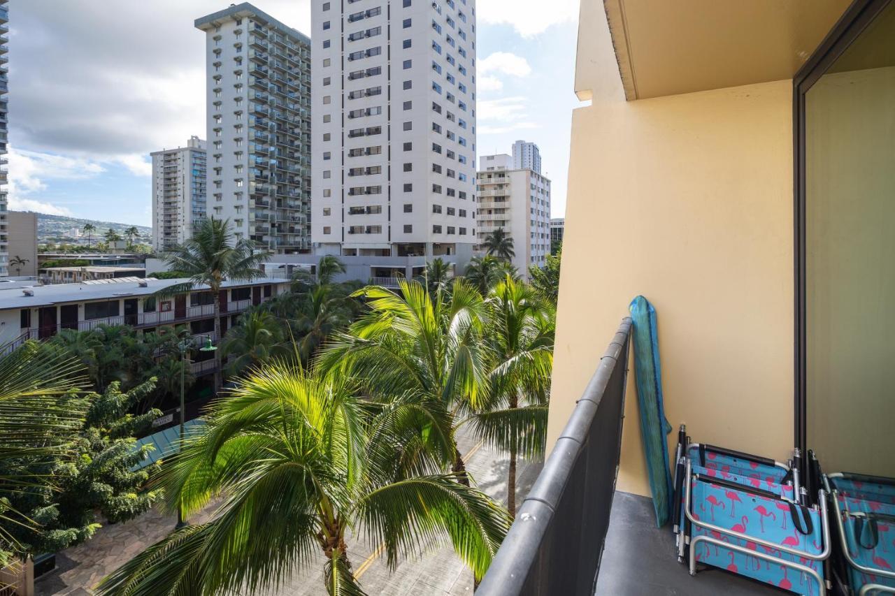 Gorgeous One Bedroom Bamboo Blocks From The Beach Honolulu Ngoại thất bức ảnh