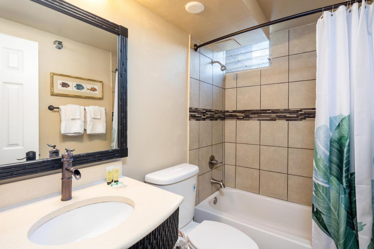 Gorgeous One Bedroom Bamboo Blocks From The Beach Honolulu Ngoại thất bức ảnh