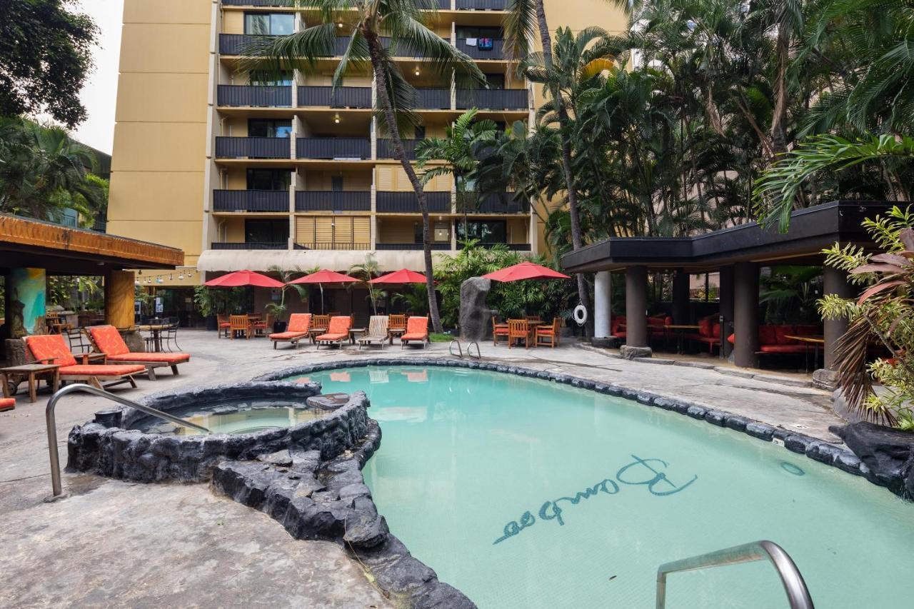 Gorgeous One Bedroom Bamboo Blocks From The Beach Honolulu Ngoại thất bức ảnh