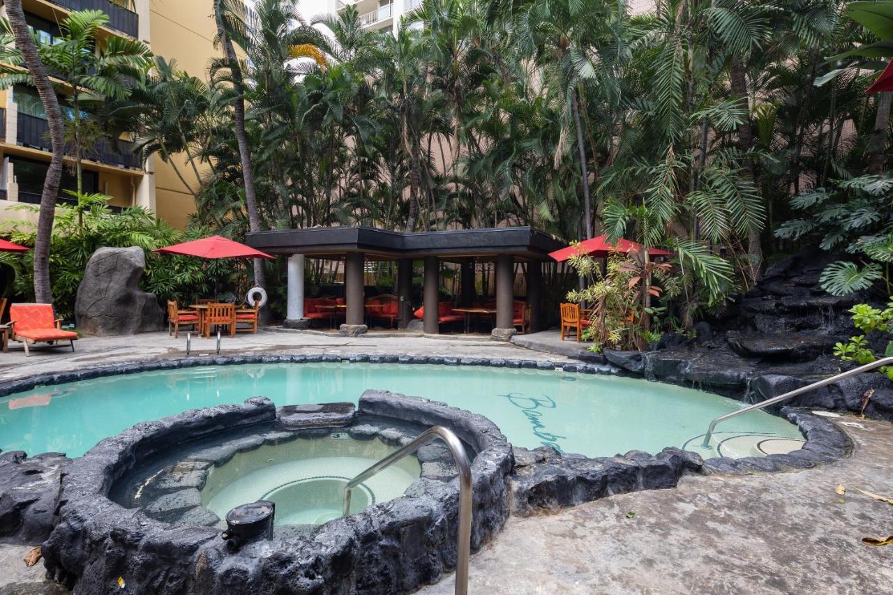 Gorgeous One Bedroom Bamboo Blocks From The Beach Honolulu Ngoại thất bức ảnh